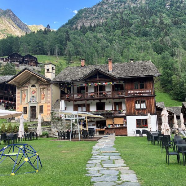 Bergwandern in den Alpen: vom Valle del Lys ins Valsesia - Italien