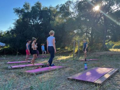 yoga im honigtal entspannung im urlaub