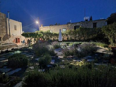 Abendstimmung Kräutergarten Ferienhaus Zypern