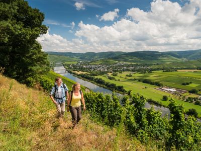 wandern ohne gepaeck mosel moselsteig wanderer