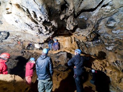 Franken mit Familien Wandern und Naturentdecken Hhlenwanderung