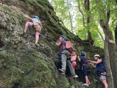 Familienurlaub im Franken Klettern am Fels