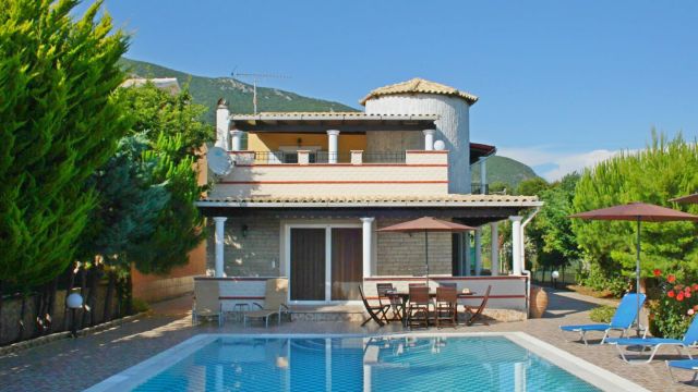 Ferienhaus Phaethon auf Korfu mit Pool und Garten direkt am Meernd Garten