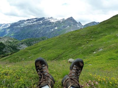 Wanderpause auf einer Alm im Monte Rosa Massiv