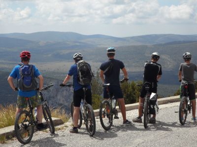 radfahren mountainbiken frankreich gruppe camp teenager sommer