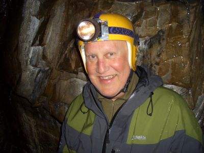 Bei einer Höhlentour im Aktivurlaub mit Kindern in Norwegen