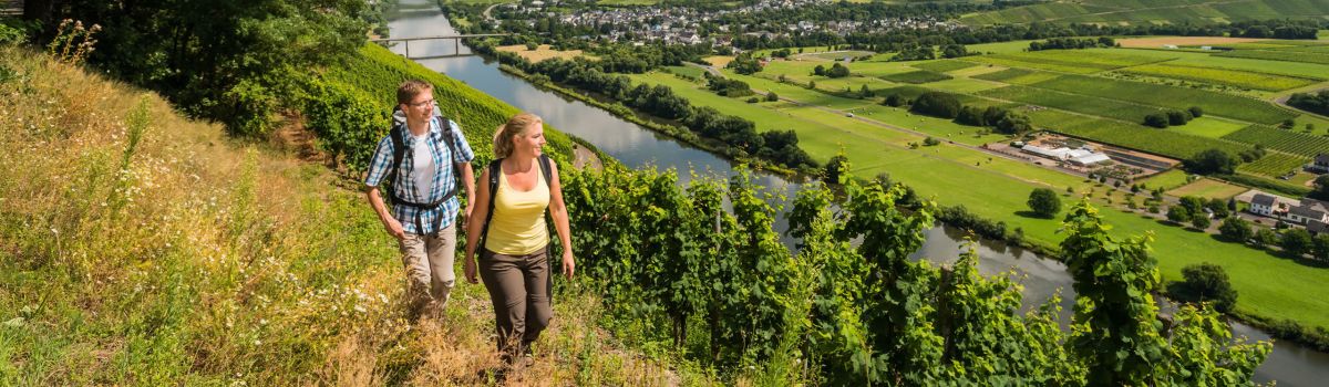 wandern mosel ohne gepaeck wanderer