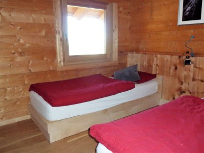 ein 2-Bett-Zimmer mit eigener DU/WC im Rifugio Orestes Hütte