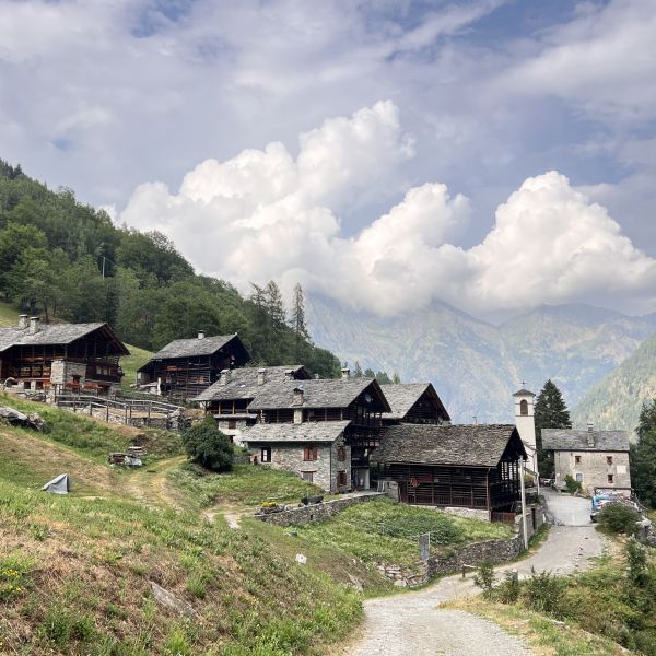 Bergwandern in den Alpen: vom Valle del Lys ins Valsesia - Italien