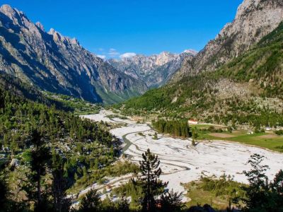 Flussbett Berge Albanien