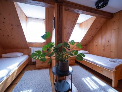 slowenien familienreise aktivurlaub na skaluc schlafzimmer jelen abenteuer