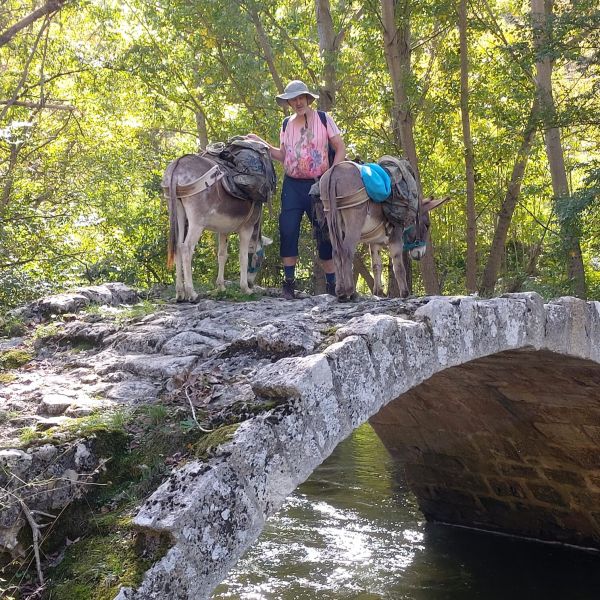 Eselwandern in den Abruzzen: Trekking-Abenteuer in Italien