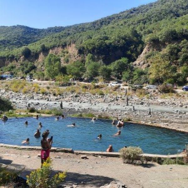 Wandern im verborgenen Zagoria-Tal in Albaniens Sden