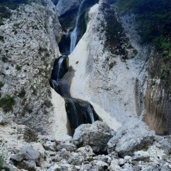 Wandern im verborgenen Zagoria-Tal in Albaniens Sden