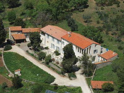 Podere Riparbella Bio-Landhaus in der Toskana aus der Luft