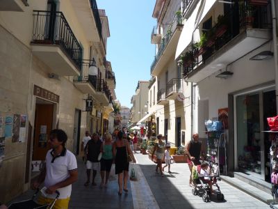 Einkaufsstraße von Santa Maria.