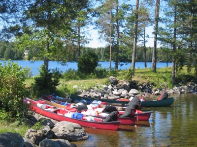 familienabenteuer schweden kanufahrt kindern see