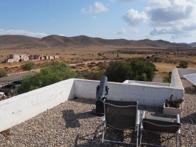 Andalusien Wanderung: Blick von der Dachterrasse mit Liegestuhl
