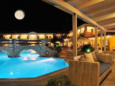 Schwimmen bei Vollmond in Griechenland.