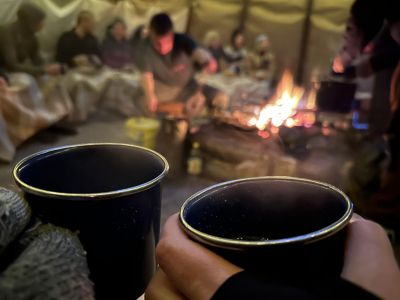 Tee Lagerfeuer Zelt Winterreise Familienurlaub Schweden