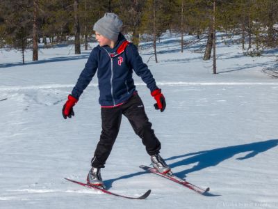 Alpinski Skischule Winterurlaub Familienreise Schweden