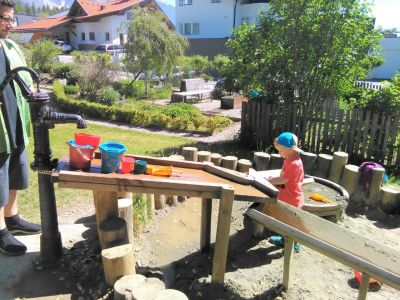 Wassserspielplatz Matschspielplatz Brunnen Pumpe 