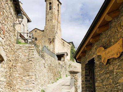 spanische pyrenen wandern ort tornafort