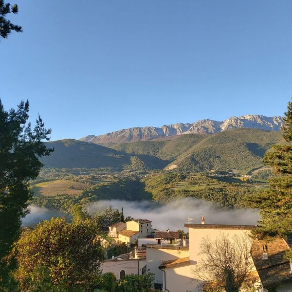 Eselwandern in den Abruzzen: Trekking-Abenteuer in Italien
