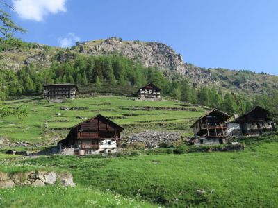 Häuser in typischer Walserarchitektur im Aostatal