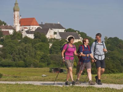 koenig-ludwig-wanderweg kloster andechs wanderer