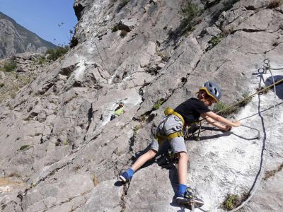 sommerurlaub mit kindern klettern montenegro 