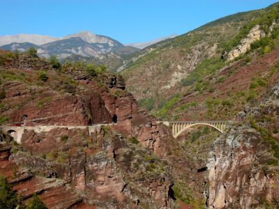 Bergwandern mit Esel im Nationalpark Mercantour mit roter Schlucht