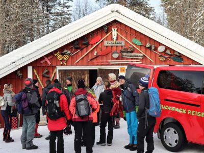 Schneewanderung Winterurlaub Familienreise Schweden
