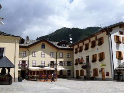 der Hauptplatz von Gressoney-La-Trinité im Aostatal