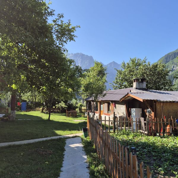 Bergwandern in den Albanischen Alpen 