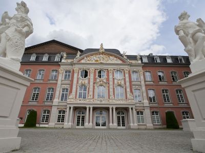 deutschland wandern ohne gepack schloss trier.