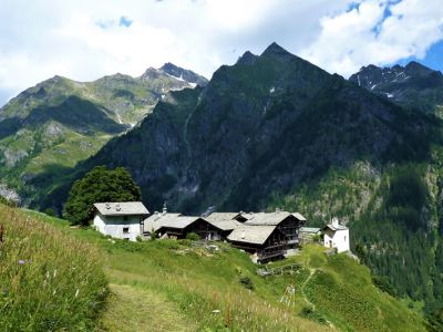 Bergdorf Alpenzu Grande im Val di Lys